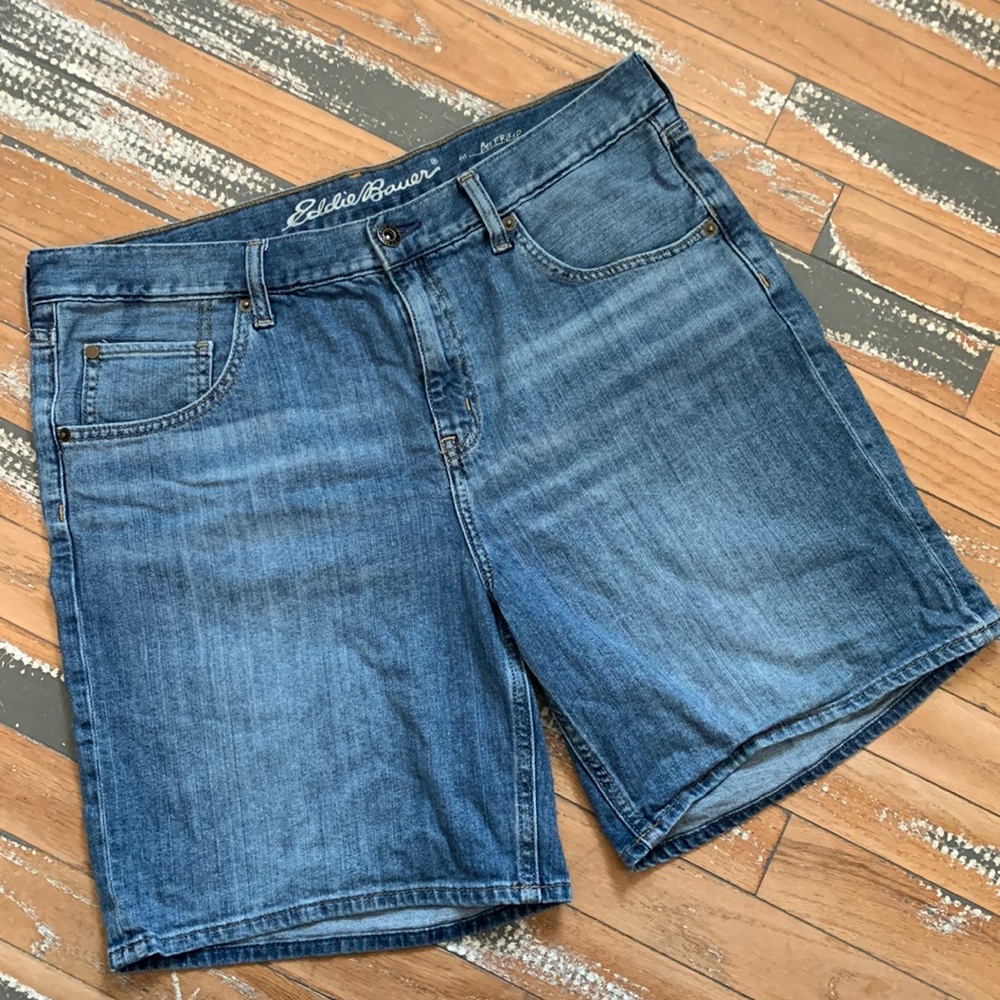 Eddie Bauer boyfriend short midwash